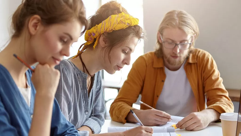 Focus Awards Level 4 NVQ Diploma in Customer Service (RQF)
